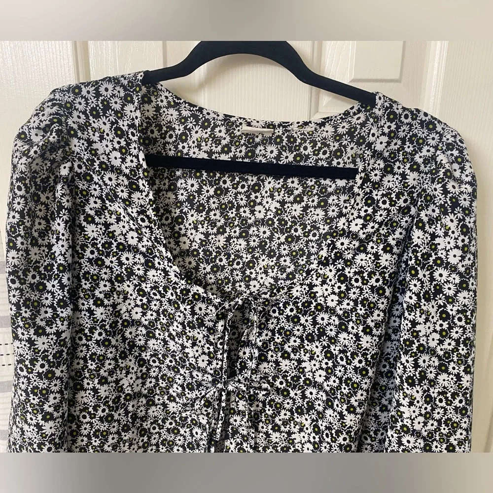 Levi's Black and White Floral Puff Long Sleeve Front Tie Blouse Size XL - Picture 4 of 16